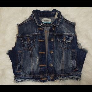 Zara trafaluc cropped distressed jean jacket